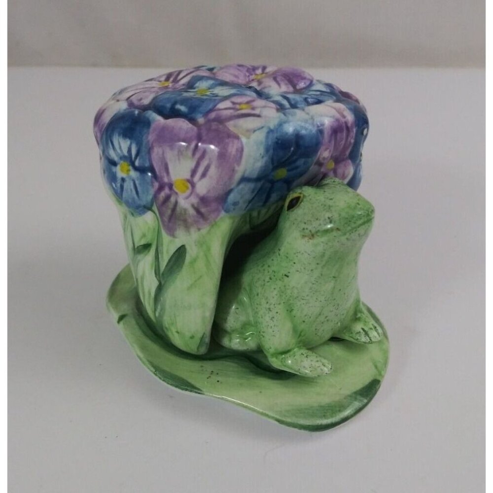 Vintage Silvestri Frog On Lily Pad Of Flowers 3" Salt & Pepper Shakers With Tray